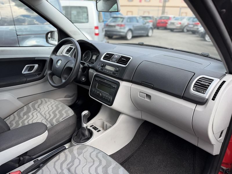 Škoda Roomster 1.6 mpi, SERVIS ŠKODA - fotka 8 z 18