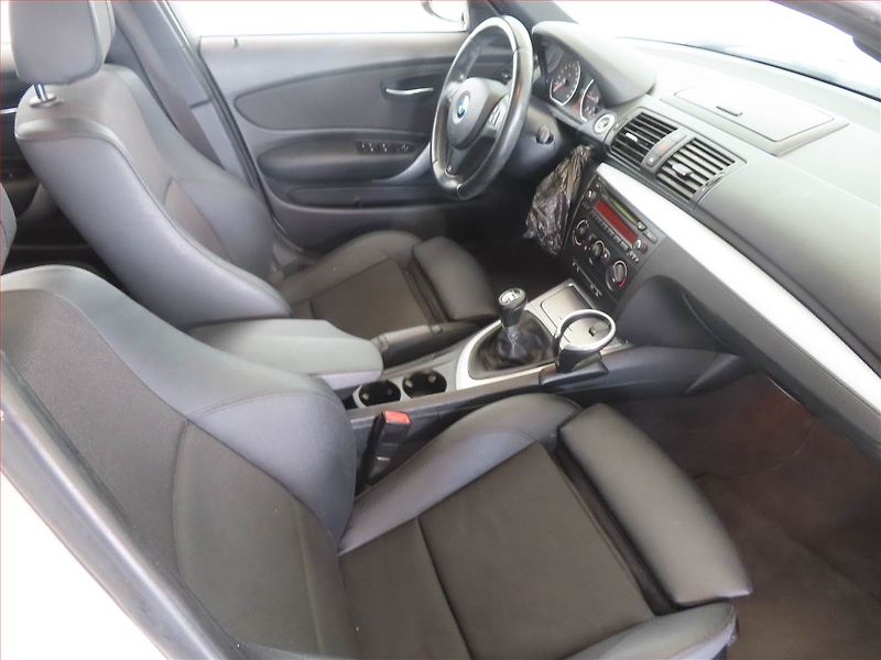 BMW Řada 1 (2009) M Paket 118d, Xenony, Tempomat - fotka 9 z 16
