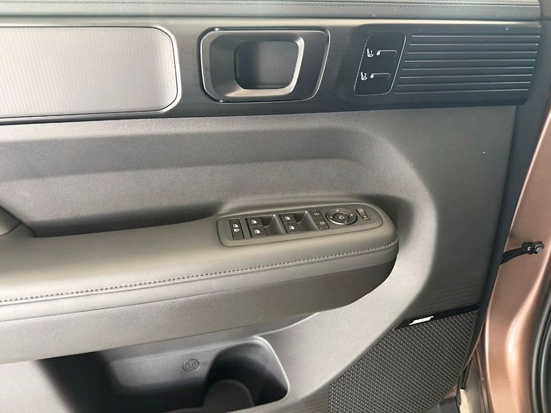 Hyundai Santa Fe 7S 25 1,6 TGDI PHEV 4WD AT CAL - fotka 9 z 10