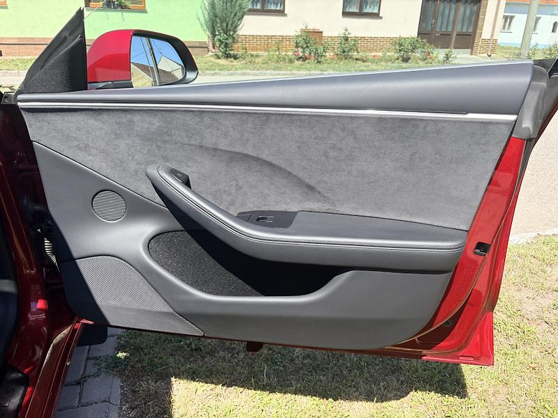 Tesla Model 3 LONG RANGE DUAL MOTOR - fotka 43 z 45