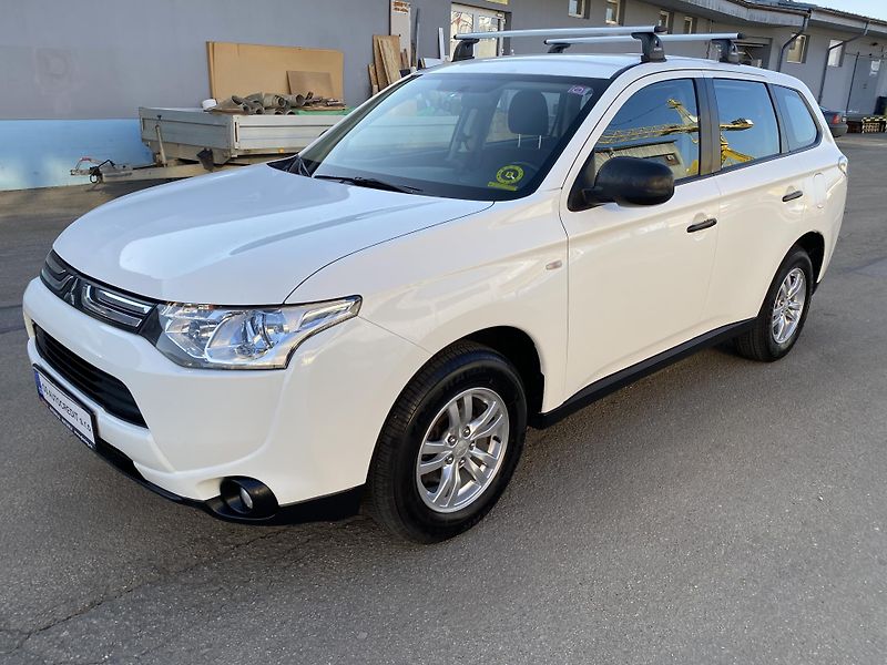 Mitsubishi Outlander (2014) 2,0i - Invite - 1 Majitel - fotka 1 z 42