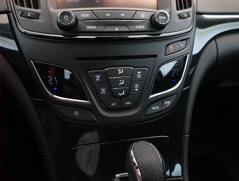 Opel Insignia (2017) 2.0 CDTI, 4X4, Automat - fotka 10 z 15