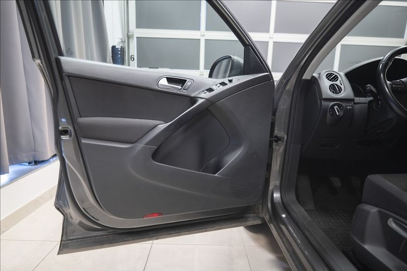 Volkswagen Tiguan 1,4 TSI KAMERA VÝHŘEV TAŽNÉ ČR - fotka 21 z 38