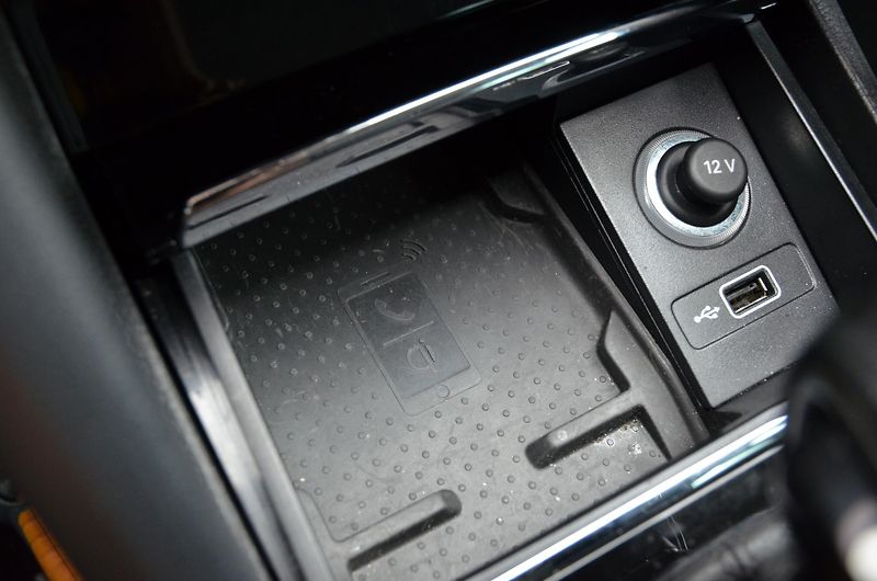 Škoda Karoq (2018) 1.6 TDi 85kW DSG STYLE /CANTON - fotka 35 z 41