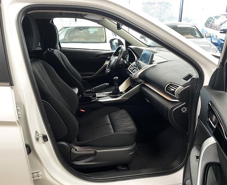 Mitsubishi Eclipse Cross 1,5 T-GDi 120kW, ČR - fotka 11 z 28