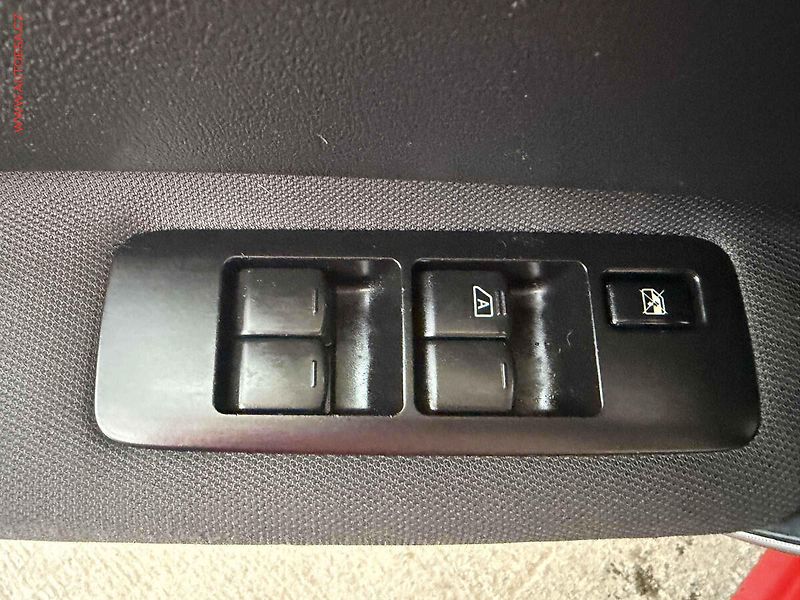 Nissan Qashqai (2008) 2.0dCi 4x4, TZ - fotka 11 z 17