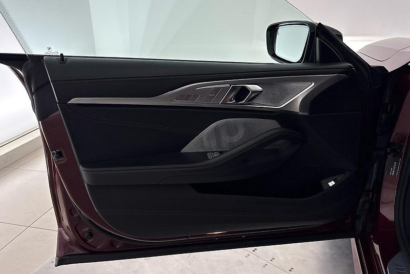 BMW Řada 8 M850i xDrive - fotka 18 z 28