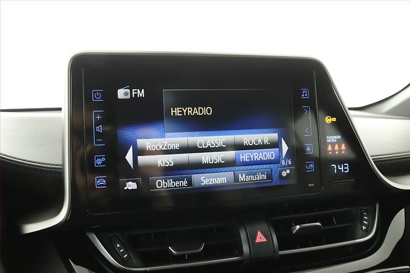 Toyota C-HR (2019) 1.8 Hybrid - fotka 9 z 15