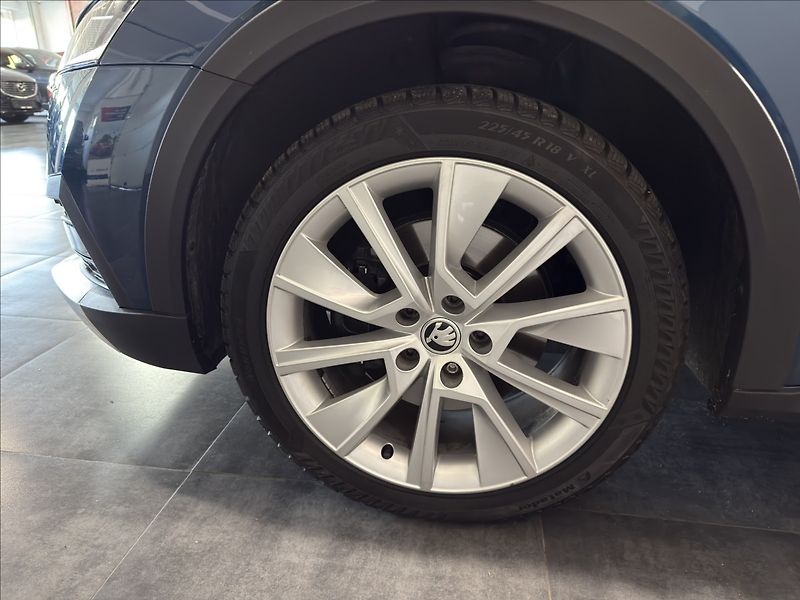 Škoda Octavia 2,0   TDI SCOUT 4X4 110KW HEAD - fotka 33 z 37