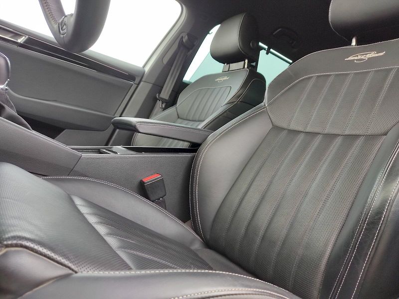 Škoda Superb (2023) Combi L&K 2,0 Tsi 206 Kw 4x4 D - fotka 27 z 43