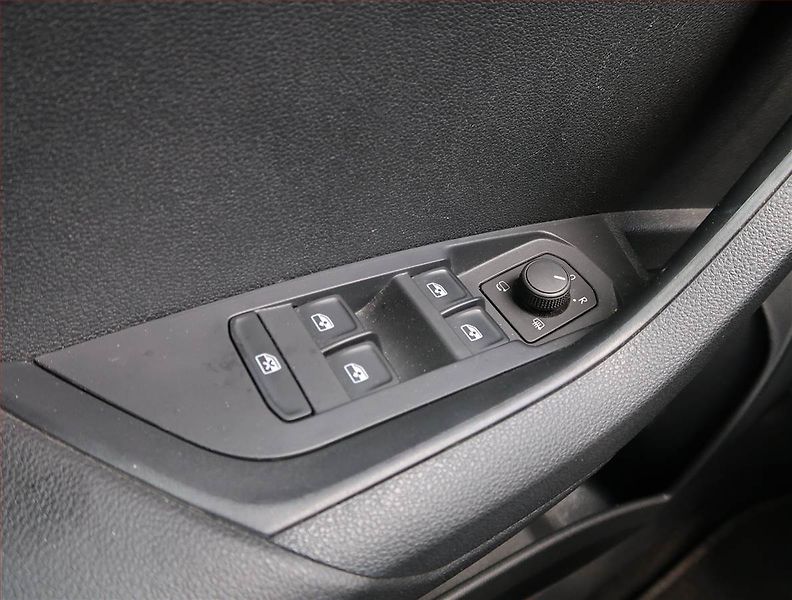 Škoda Karoq (2023) Ambition 2.0 TDI - fotka 20 z 24
