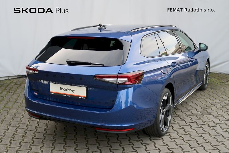Škoda Superb (2025) Combi SportLine 1,5TSi/150kW D - fotka 2 z 32