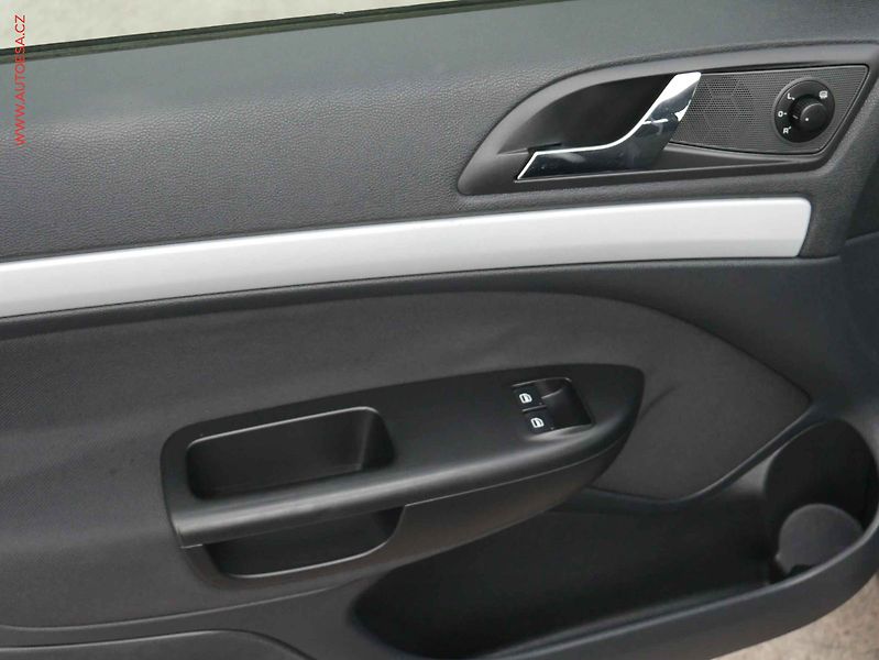 Škoda Octavia (2010) 2.0TDi, AC, tempo, park.čidla - fotka 15 z 15