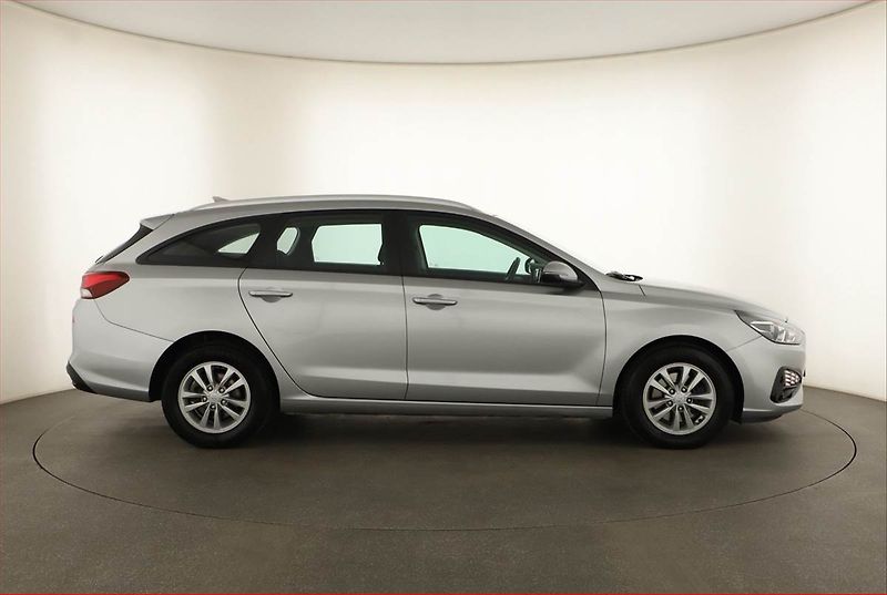 Hyundai i30 (2023) Comfort 1.0 T-GDI, ČR,1.maj - fotka 6 z 13