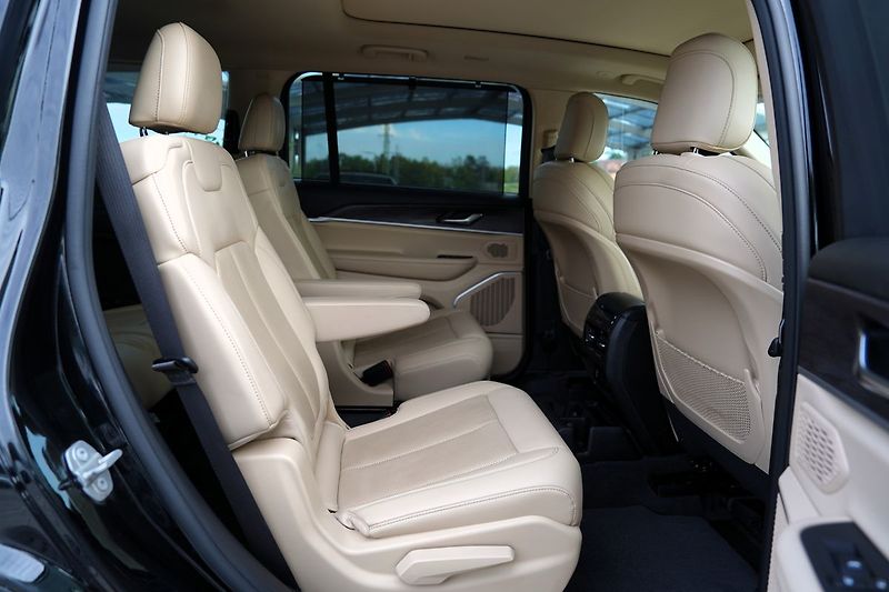 Jeep Grand Cherokee 3.6i V6 Long Limited,4x4,300PS - fotka 32 z 50