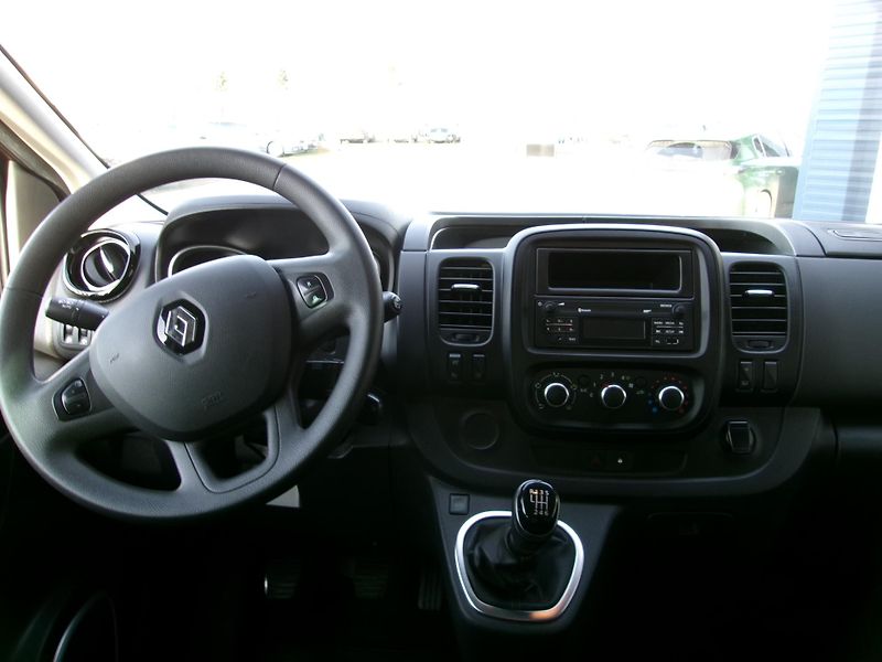 Renault Trafic 2.0 dCi 6míst REZERVACE - fotka 12 z 16