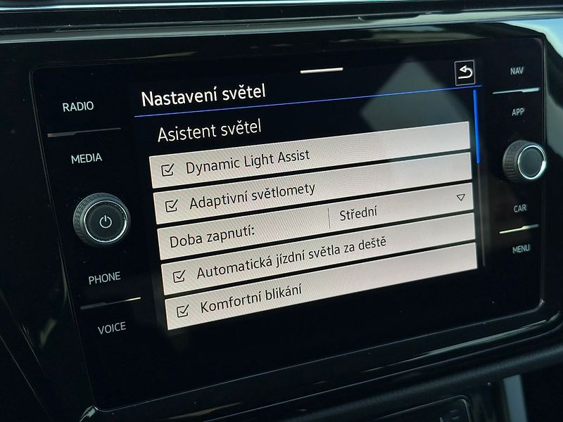 Volkswagen Touran 2.0TDI 110kW Highline 7m NT TZ - fotka 12 z 16