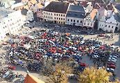Za charitativním srazem amerik v jihočeském Táboře stojí vojenský policista Jaroslav Grepl (37), pomáhá už 7. rokem.