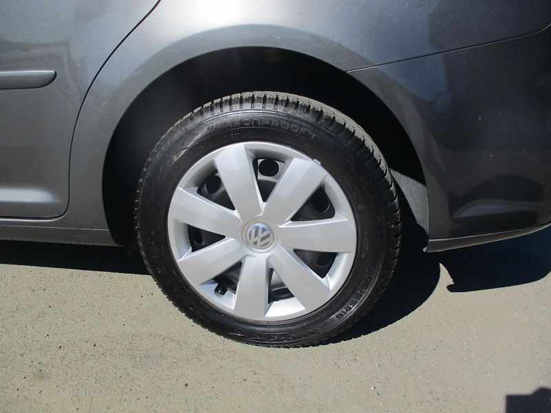 Volkswagen Touran 1,6 TDi CL BlueMotion*TAŽ.ZAŘ. - fotka 36 z 46