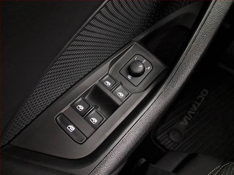 Škoda Octavia (2023) Ambition 2.0 TDI, ČR,1.maj - fotka 17 z 18