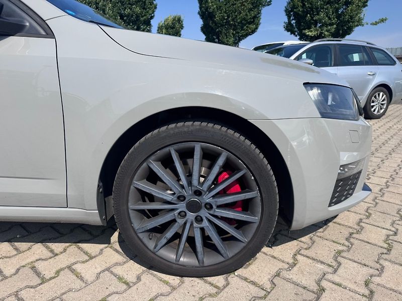 Škoda Octavia (2013) RS 2,0 TDI 135 KW DSG - fotka 17 z 47