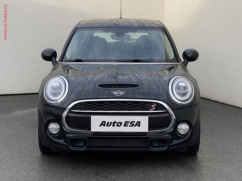 Mini Cooper S (2019) 2.0i, LED, navi, kůže - fotka 2 z 18