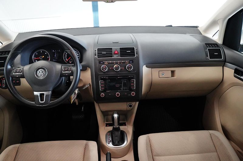Volkswagen Touran - fotka 5 z 25
