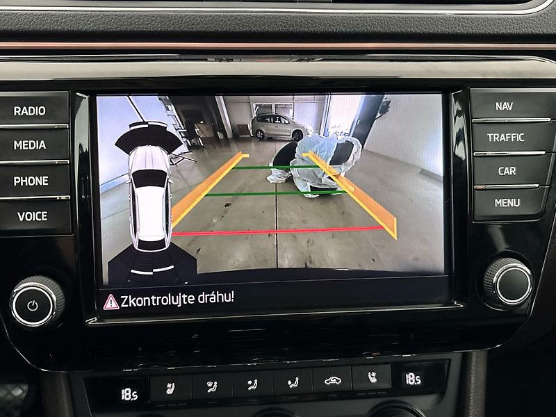 Škoda Superb Laurin & Klement 4x4 DSG - fotka 19 z 32