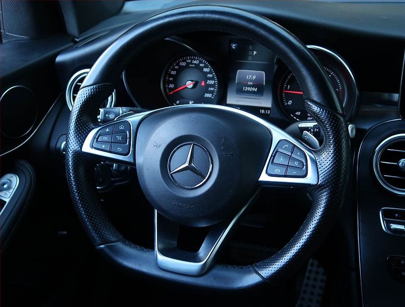 Mercedes-Benz GLC (2018) AMG line 250 d 4MATIC - fotka 24 z 24