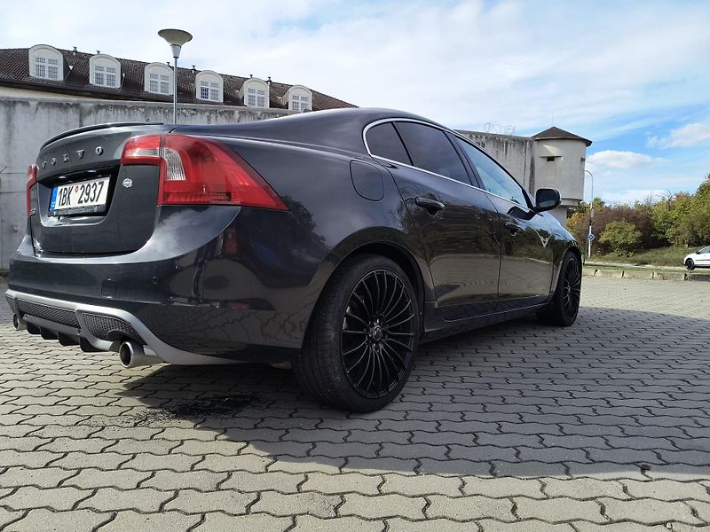 Volvo S60 2.4D5 R-Design servis.historie - fotka 33 z 34