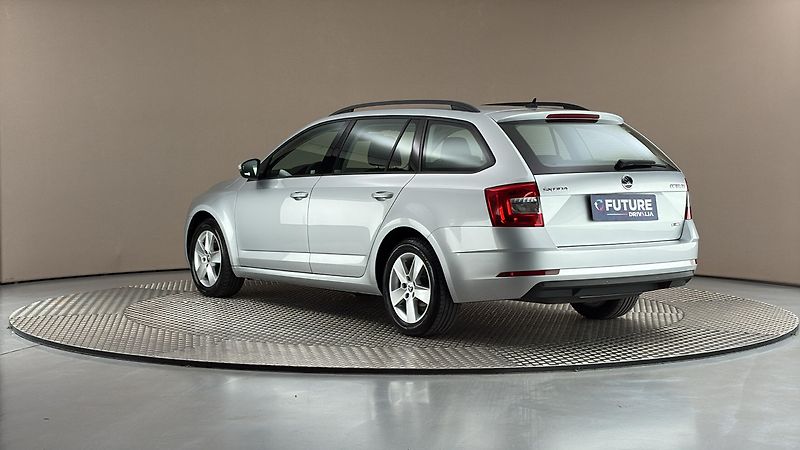 Škoda Octavia 1.5 TSI G-Tec DSG Ambition Com - fotka 2 z 23