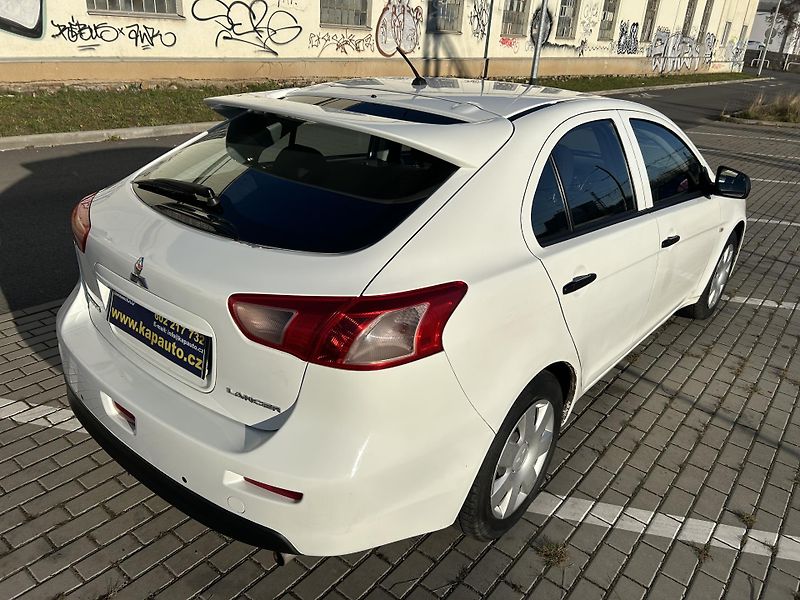Mitsubishi Lancer 1.6 i MIVEC Sportback - fotka 24 z 39