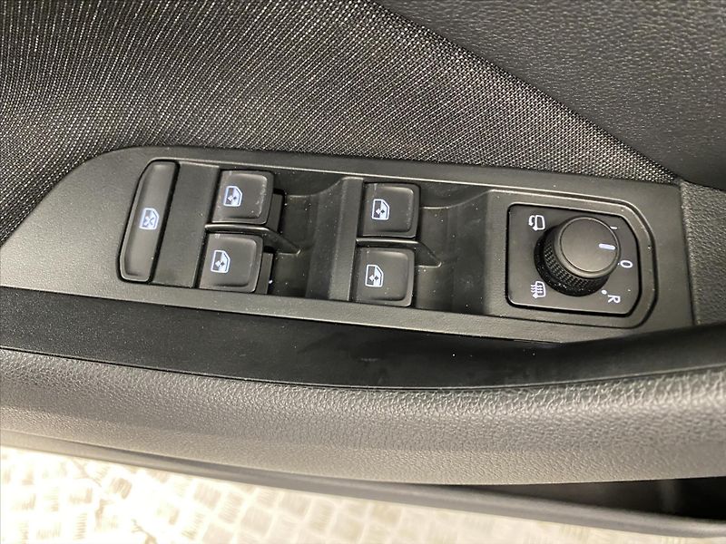 Škoda Scala 1,0 TSI 85kW Top Selection - fotka 19 z 30