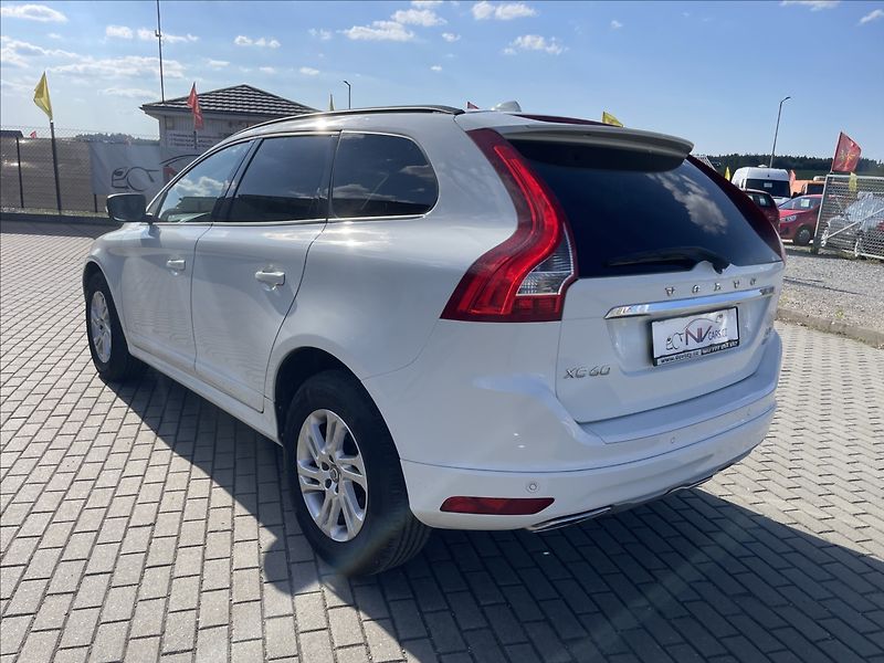 Volvo XC60 2,4 D4 Geartronic Kinetic AWD - fotka 36 z 41