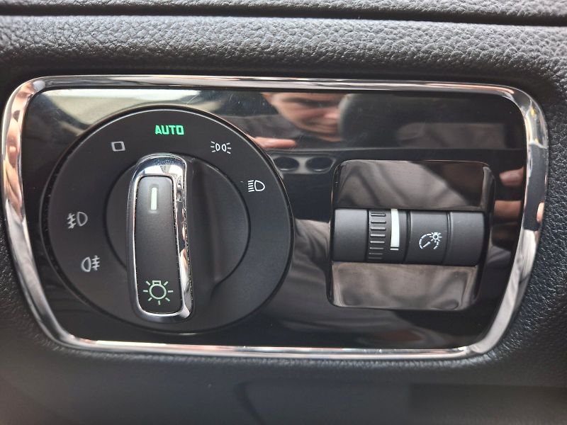 Škoda Superb (2012) Combi Elegance 2,0TDi 125kW DS - fotka 24 z 33