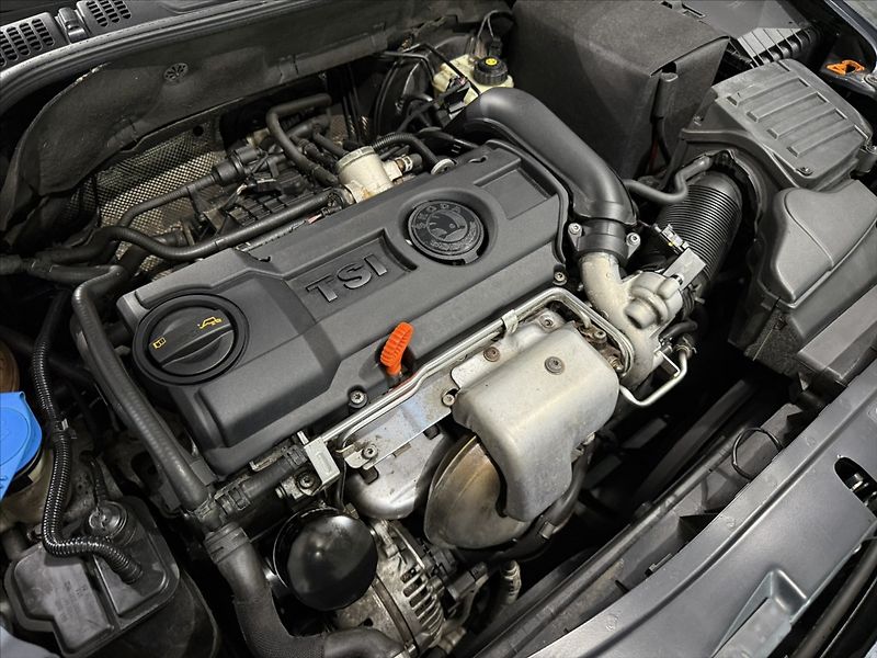 Škoda Octavia 1,4   TSI FAMILY XENON ŠÍBR TZ - fotka 45 z 45