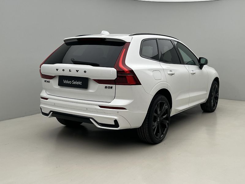 Volvo XC60 B5 AWD BLACK EDITION PLUS AUT  - fotka 13 z 48