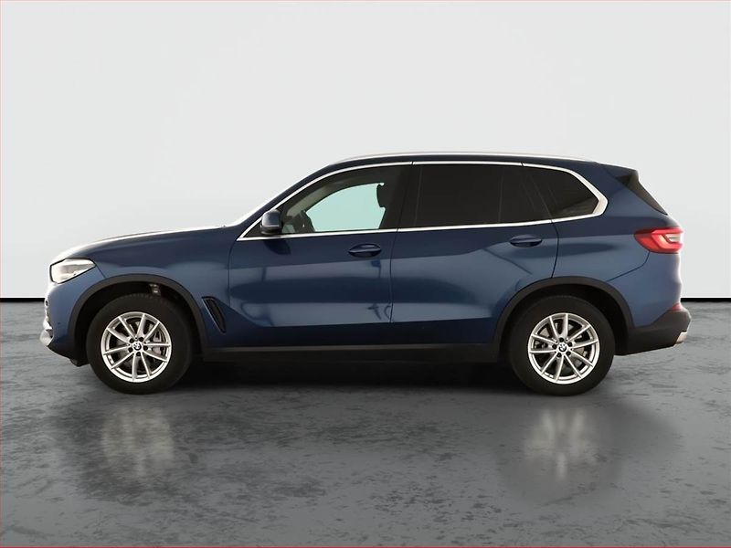 BMW X5 (2022) xDrive40i - fotka 3 z 21
