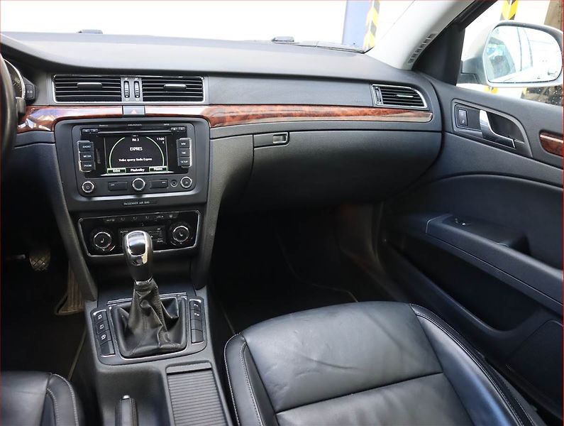 Škoda Superb (2011) 1.6 TDI, Serv.kniha, Xenony - fotka 8 z 17