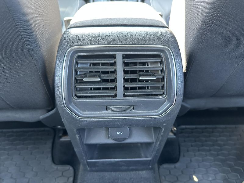 Volkswagen Golf Sportsvan (2015) 1.4 TSI 92 KW - fotka 21 z 37