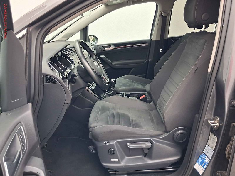 Volkswagen Touran (2017) 1.4 TSi, Highline, LED, TZ - fotka 9 z 20