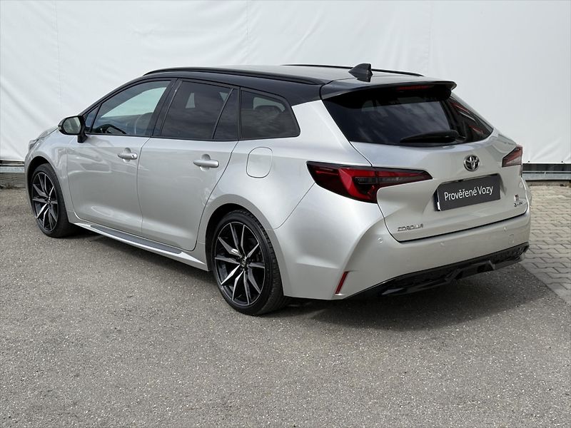 Toyota Corolla 2,0 GR sport - fotka 6 z 21