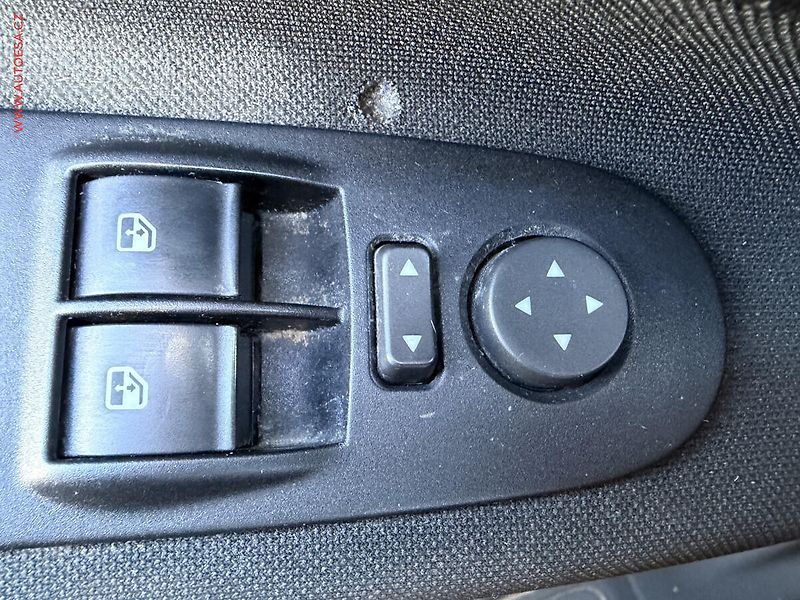 Fiat Punto (2014) 1.4i, ČR - fotka 15 z 16