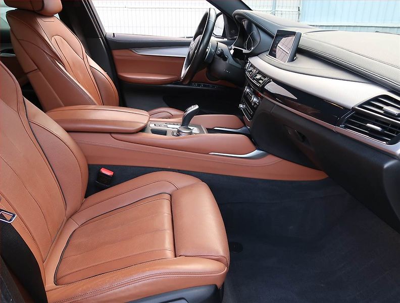 BMW X6 (2018) M Paket xDrive30d - fotka 9 z 23