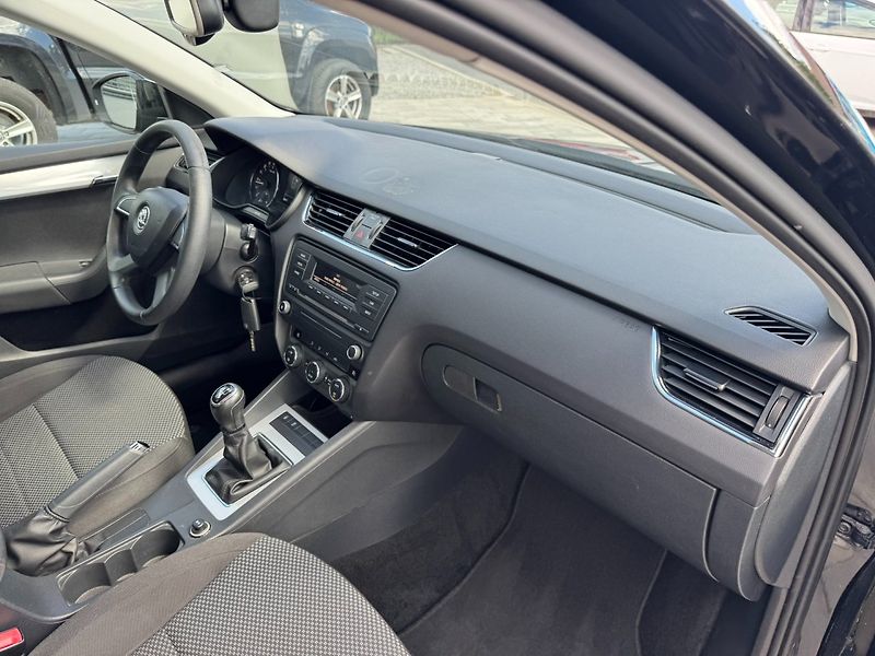 Škoda Octavia (2014) Ambition 1.6 TDI 77kW - fotka 27 z 31