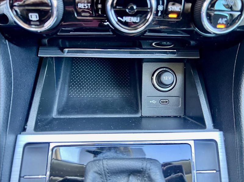 Škoda Superb 2,0 TDI DSG VIRTUAL ACC ZÁRUKA - fotka 37 z 48