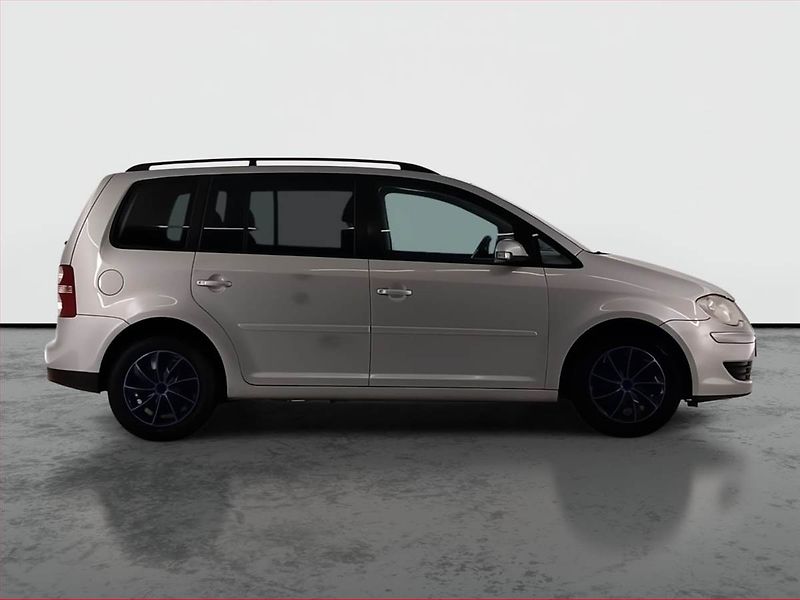 Volkswagen Touran (2007) 1.9 TDI, 7 míst, po STK, Tažné - fotka 6 z 17