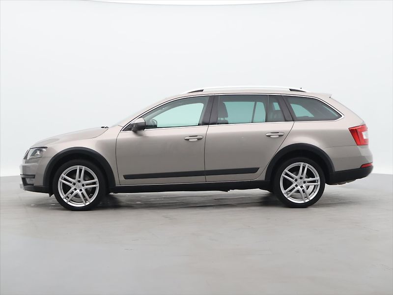 Škoda Octavia 2.0 TDI 135kW DSG Scout Xenon - fotka 4 z 28