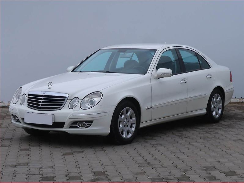 Mercedes-Benz Třídy E (2008) E 200 CDI, Navi, Xenony - fotka 2 z 14