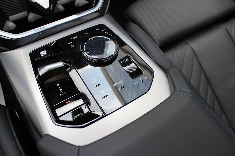 BMW X3 30e xDrive - fotka 12 z 27
